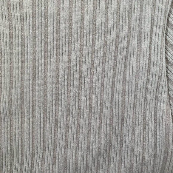 Athletic wear top, brand new - Picture 3 of 4